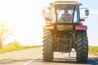 Ochromená metropole. Prahu mají v pondělí zablokovat až tisícovky traktorů - Seznam Zprávy