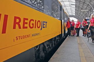 Nejsou zaměstnanci? Dovezeme. Majitel RegioJetu Jančura začal lovit nedostatkové profese v exotické destinaci