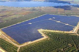 Maďarsko má nejvíc solárů na světě. A taky skoro nejdražší elektřinu v EU! - Médium.cz