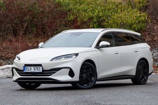 Čínský soupeř pro Superb: BYD Seal 6 vyniká úsporností a pohodlím, navíc vyjde laciněji - Garáž.cz