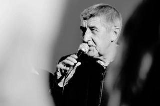 Babiš znovu vytáhl pragmatismus. Opozice mu připomněla Zemana, Čínu i starou slabost k autoritářům