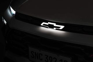 Chevrolet má nové logo. Místo tradiční barvy ctí minimalismus