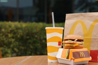 Srovnání McDonald’s v Česku a Rakousku - Portál řidiče