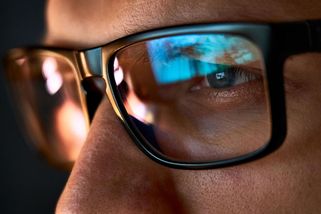 Čínští studenti využívají chytré brýle s AI k podvádění při testech