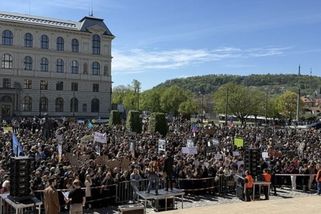 prahain.cz/zivot-ve-meste/na-protestu-za-nezavislost-ct-a-cro-studenti-jasne-ukazali-vztah-k-nore-fridrichove-27071.html