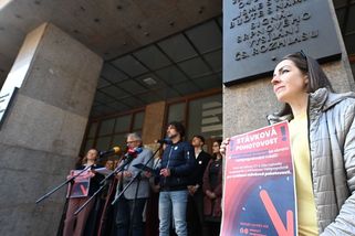 Odbory Českého rozhlasu vyhlásily stávkovou pohotovost, přidá se i ČT - Seznam Zprávy