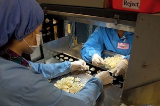 Světový výrobce kondomů zdraží až o 30 procent. Kvůli válce v Íránu - Novinky