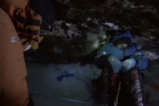 Brutální video. Lidé natáčeli umírajícího lezce na Everestu. Nechali ho se utrápit a odešli pryč | Bez pudu sebezáchovy