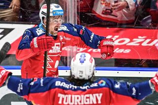 Červenka vládne hokejovému finále. Jiní ve 40 letech končí, on přidává - Seznam Zprávy