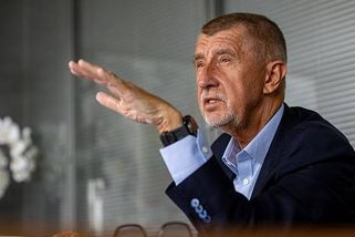Zůna mi slíbil, že naše armáda bude mít prapor robotů, řekl Andrej Babiš