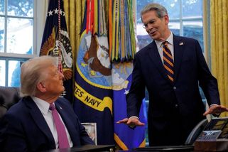 Amerika vrací biliony za nezákonná cla. Trump chce vysoké sazby v létě obnovit - Novinky