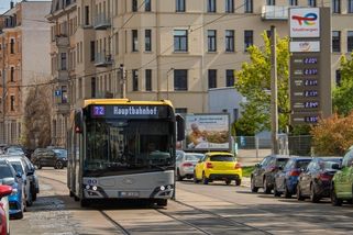 Další útok na řidiče autobusu v Lipsku, tentokrát sekerou. Policie pak mladíka propustila - Novinky
