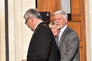 ZZ Top místo summitu NATO? Pěkná náplast, kterou si nechám ujít, řekl prezident - Novinky