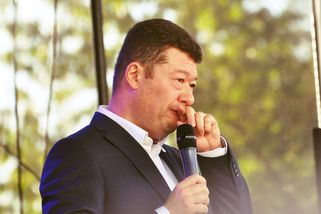 Urážejí občany z peněz občanů. Okamura napadl Česk...