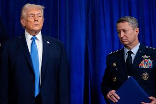 Trump chtěl kvůli Íránu jaderné kódy. Nejvyšší důstojník mu řekl „ne“, tvrdí bývalý analytik CIA