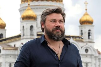 Oligarcha je hysterický. Chce jaderně bombardovat...