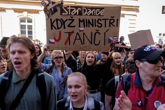 FOTO: Studenti demonstrovali za média a utahovali si z Klempíře - Novinky