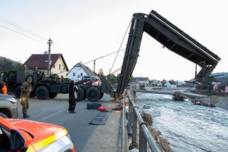 Čína trestá evropské zbrojovky. Mezi nimi i české firmy Excalibur a Omnipol - Novinky