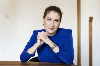 Kdo je Eva Decroix: Proevropská naděje ODS s tahem...