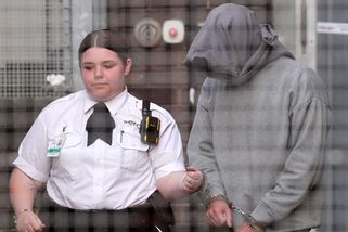 Po brutálním znásilnění si udělali grilovačku. Britům už s migranty dochází trpělivost