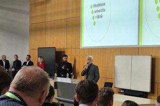 V souvislosti s Íránem je nutné zahájit diskusi o možném zvyšování cen a hrozící nové vlně migrace, vyzval Pavel - Novinky