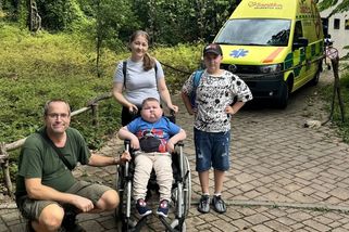 S rodinou se naposledy podíval do zoo a odešel. Kouzelná sanitka má na kontě přes 100 splněných přání - Novinky