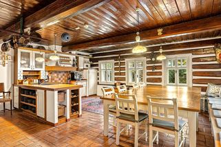 Na první pohled tradiční chalupa, uvnitř luxusní rezidence. Krkonoše skrývají skvost za 39 milionů!