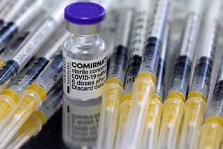 Povinné očkování: Těsná většina Čechů je pro - Novinky