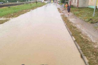 Moravou se prohnaly silné bouřky, bahno zaplavilo ulici v Nesovicích - Novinky