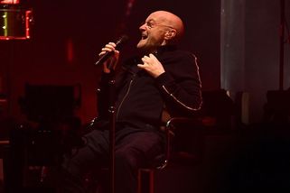 Hudebník Phil Collins zůstává doma. Už se skoro nemůže hýbat - Novinky