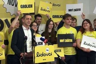 Lidovci svlékli občanské demokraty do naha. Voličů...