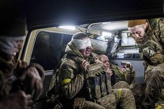 Vyhublí, hlady ztrácí vědomí. Ukrajinští vojáci přežívají týdny bez jídla a vody