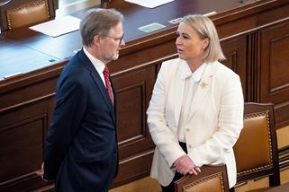 Babiš nemluví pravdu, my jsme závazek NATO splnili, tvrdí Fiala s Černochovou - Novinky