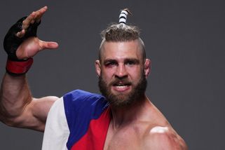 Pravda o odměně pro českého fightera Procházku. Náplast za všechny prachy