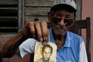 Revoluci brání „muž s klepety“. Na ostrově to ale žije americkou invazí - Seznam Zprávy