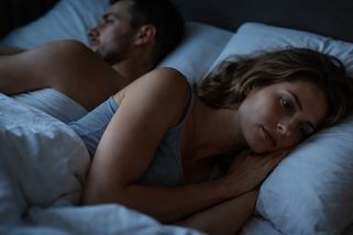 Spíme spolu, ale nemluvíme: moderní vztahy, kde je sex hlasitější než city - Médium.cz