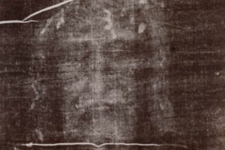 Kde se vzaly turínské plátno a svatý grál, legendární atributy Krista - Médium.cz