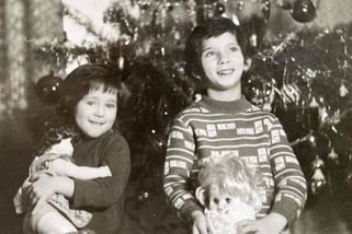 Vánoce Husákových dětí: bruslení mezi paneláky, skleněné ozdoby a méně dárků - Médium.cz