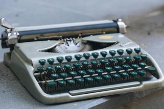 Requiem za Rebeccu. Literární hvězdu internetu, která řezala jako žiletka - Médium.cz