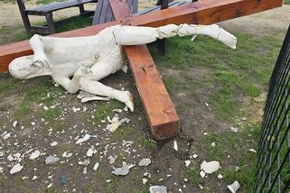 Kontroverzní sochu Ježíše ve Velkých Pavlovicích někdo zničil - Novinky