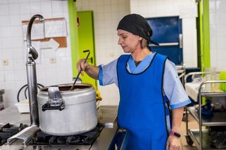 Financování nepedagogů? Stát je mimo realitu, říkají první. Jsme připraveni, zní od jiných - Novinky