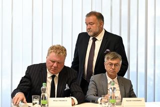 Bývalý zahraniční zpravodaj Karas bude radit České...