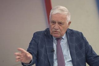 Klaus: Pavel nemá žádný nárok jet na summit NATO. Vláda nemůže jen sklapnout podpatky