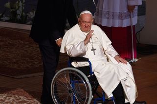 Ukrajina si předvolala velvyslance Vatikánu kvůli papežovu výroku o bílé vlajce - Novinky