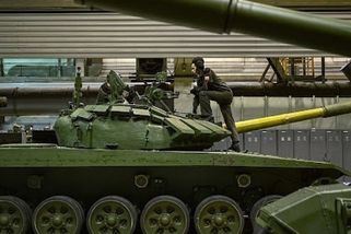 Rusko otevírá zapomenuté sklady. Těchto 800 tanků může změnit tempo války