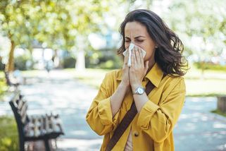 Proč jsou alergie každým rokem silnější? Jak klima, znečištění a životní styl mění alergickou sezonu - Novinky
