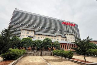 Šéfka jihočeské agrární komory popsala megavepřín v Číně. Ve 26 patrech tam odchovají přes milion prasat - Novinky