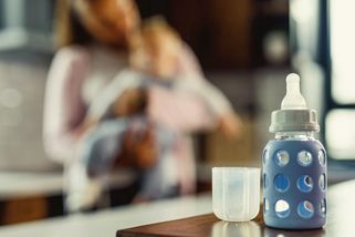 Jsou nebezpečné. Veterinární správa zakázala prodej 44 mléčných výživ pro kojence - Novinky