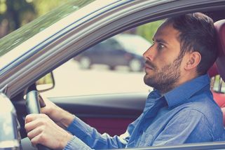 U stopky zastavit nemusíte, plnou čáru přejet můžete: Vyvracíme řidičské mýty o některých předpisech! - Garáž.cz