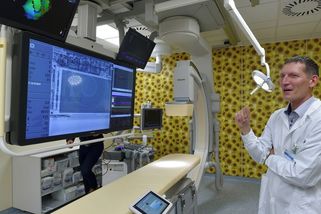 V nemocnici operovali neatestovaní lékaři. „To nesmí ven,“ znělo na schůzi - Seznam Zprávy